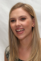 Scarlett Johansson Longsleeve T-shirt #2269743