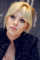 Scarlett Johansson Longsleeve T-shirt #2269746