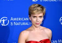 Scarlett Johansson Sweatshirt #2900644
