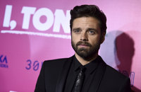 Sebastian Stan Longsleeve T-shirt #2952162