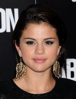 Selena Gomez t-shirt #1973269