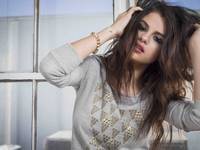 Selena Gomez Sweatshirt #2350790