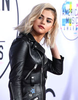 Selena Gomez Sweatshirt #3163086