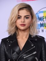 Selena Gomez mug #G1405380