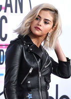 Selena Gomez Sweatshirt #3163412