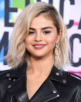 Selena Gomez Sweatshirt #3163424