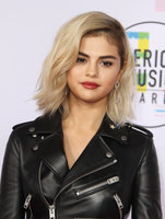 Selena Gomez Sweatshirt #3163471