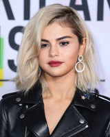 Selena Gomez Sweatshirt #3163661