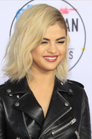 Selena Gomez Sweatshirt #3163718