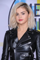 Selena Gomez Sweatshirt #3163727