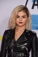 Selena Gomez Sweatshirt #3163792