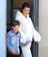 Selena Gomez Sweatshirt #3208278