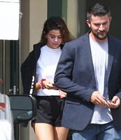 Selena Gomez Sweatshirt #3241860