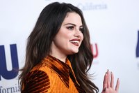 Selena Gomez t-shirt #3918145