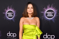 Selena Gomez Sweatshirt #3918158