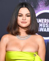 Selena Gomez Sweatshirt #3918168