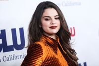 Selena Gomez Sweatshirt #3918239