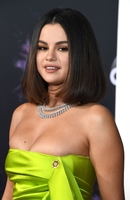 Selena Gomez Sweatshirt #3918241