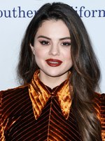 Selena Gomez t-shirt #3918263