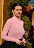 Selena Gomez t-shirt #3944171