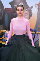 Selena Gomez Sweatshirt #3944343