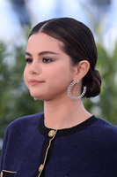 Selena Gomez Sweatshirt #3956578
