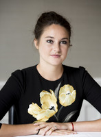 Shailene Woodley Longsleeve T-shirt #2736430