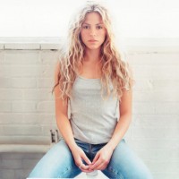 Shakira Longsleeve T-shirt #1246338