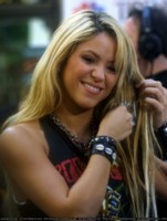 Shakira t-shirt #1253645