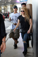 Shakira Longsleeve T-shirt #3114385