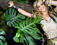 Shakira Longsleeve T-shirt #3316710