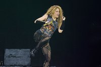 Shakira Longsleeve T-shirt #3316715