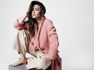 Shay Mitchell Poster 2463818
