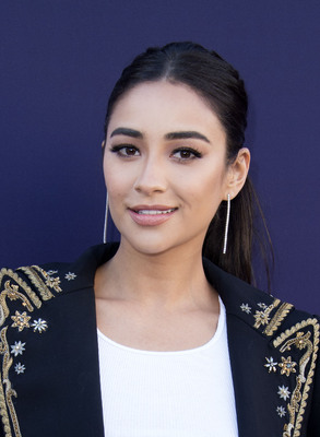 Shay Mitchell Poster 2945832