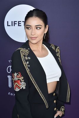 Shay Mitchell Poster 2945853