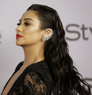 Shay Mitchell Poster 3009988