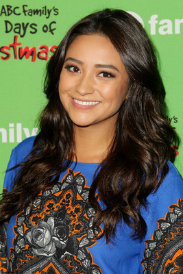 Shay Mitchell Poster 3237246
