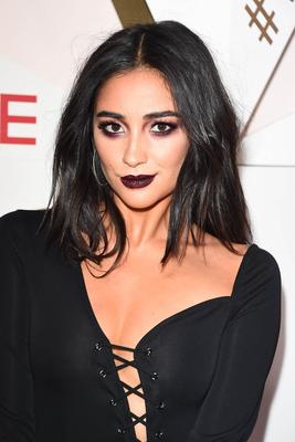 Shay Mitchell Poster 3237255