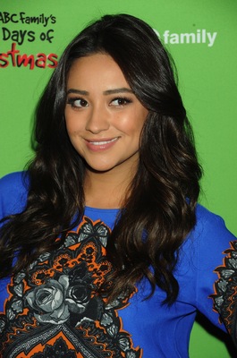 Shay Mitchell Poster 3237259