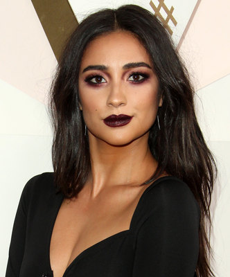 Shay Mitchell Poster 3237263