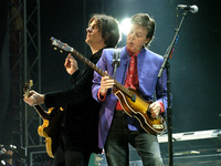 Sir Paul McCartney Longsleeve T-shirt #2525174