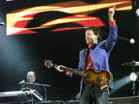 Sir Paul Mccartney Longsleeve T-shirt #2646945