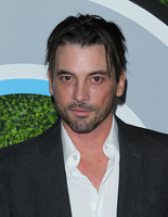 Skeet Ulrich Longsleeve T-shirt #2929492