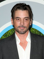 Skeet Ulrich Longsleeve T-shirt #2929495