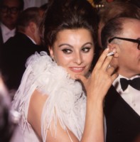 Sophia Loren Longsleeve T-shirt #1537388