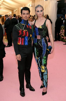 Sophie Turner And Joe Jonas tote bag