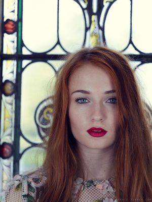 Sophie Turner Poster 2434856