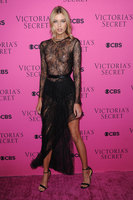 Stella Maxwell t-shirt #2912575