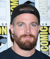 Stephen Amell mug #G2426026