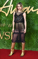 Suki Waterhouse magic mug #G1191310